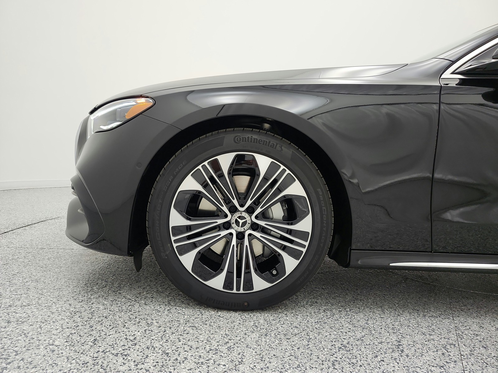 New 2027 Black Mercedes-Benz E 350 4MATIC® Sedan image 13