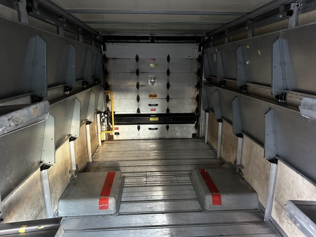 2013 Isuzu Reach 14' Van w/AIR in , 