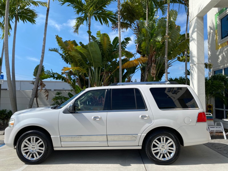 2010 Lincoln Navigator 4WD SUNROOF LOW MILES 31,209 in , 