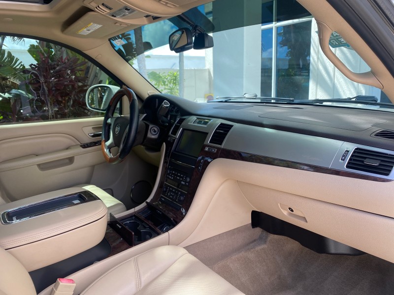 2013 Cadillac Escalade Luxury 1 OWNER LOW MILES 70,251 in ,