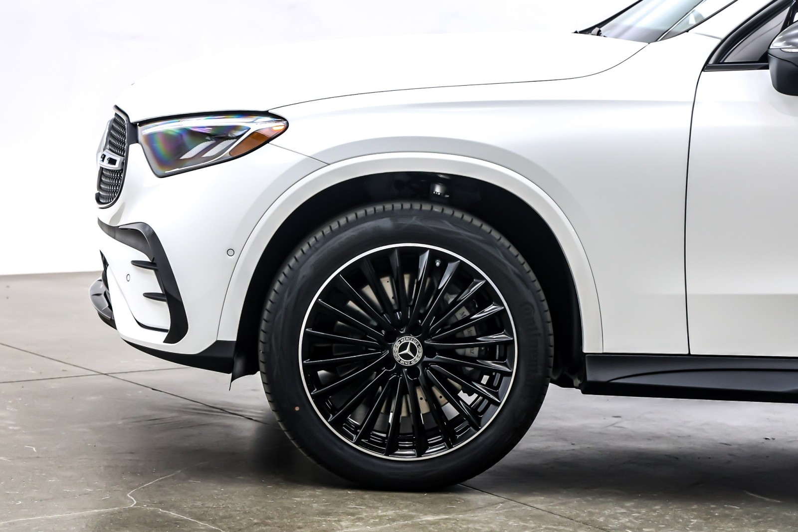 New 2026 Polar White Mercedes-Benz GLC 300 image 10