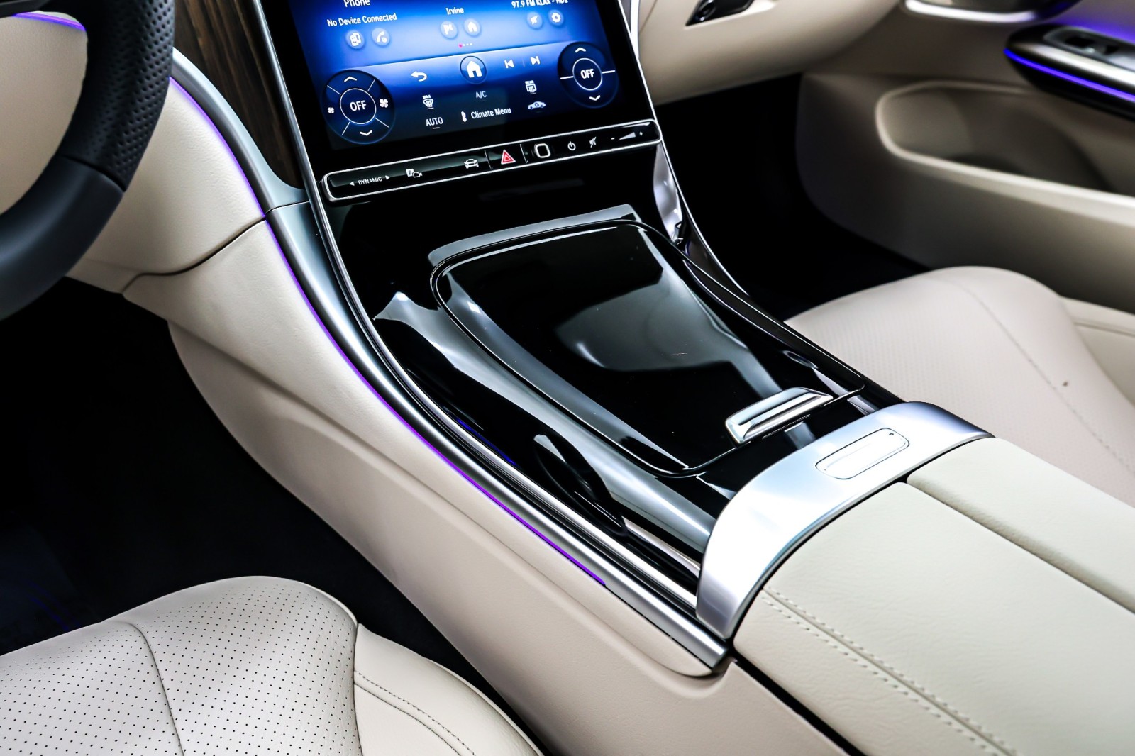 New 2026 MANUFAKTUR Moonlight White Metallic Mercedes-Benz CLE 300 image 6