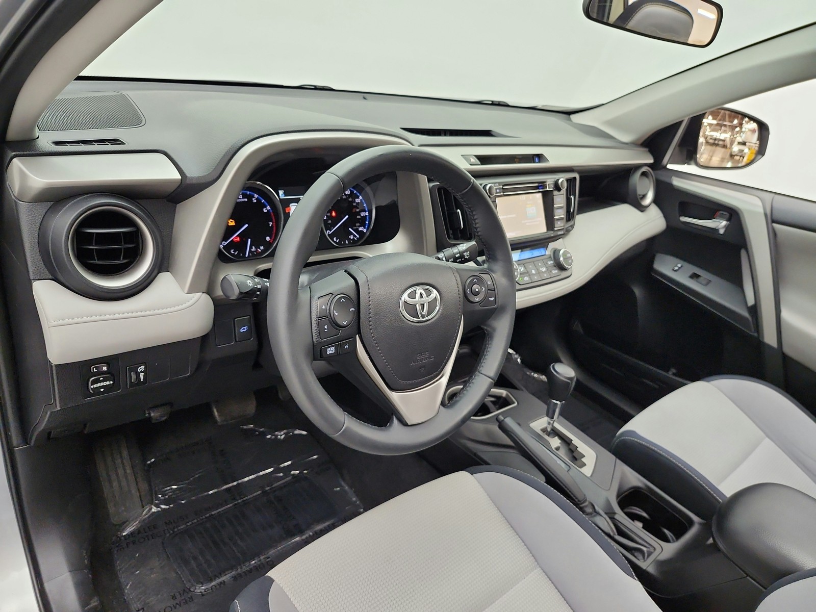 Used 2016 Silver Sky Metallic Toyota FWD 4dr XLE (Natl) image 9
