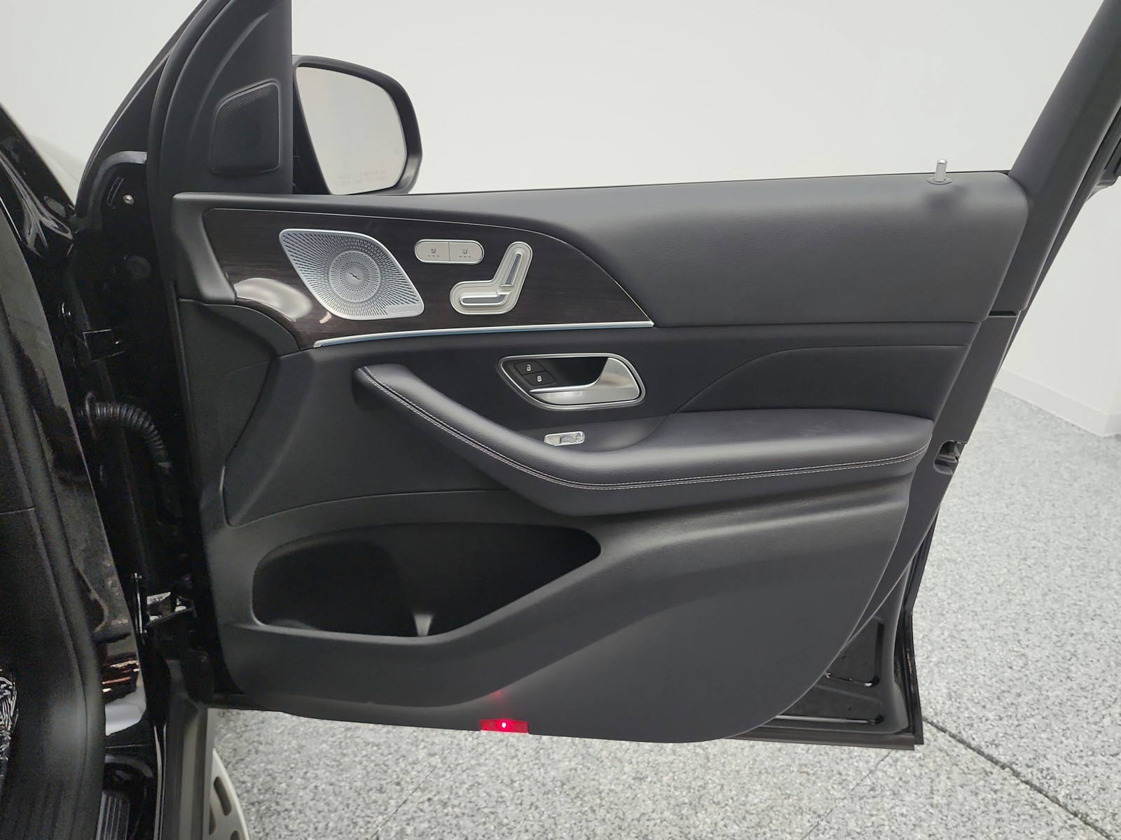 Used 2020 Black Mercedes-Benz GLE 350 SUV image 23