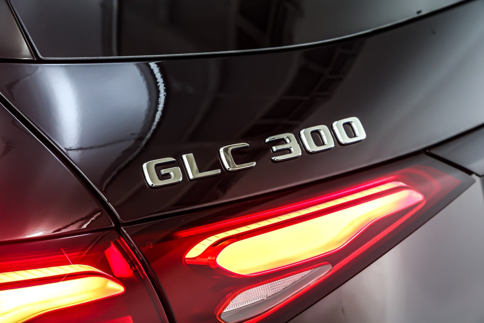 New 2026 Black Mercedes-Benz GLC 300 image 9