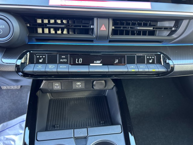 ToyotaPrius Plug-In Hybrid25