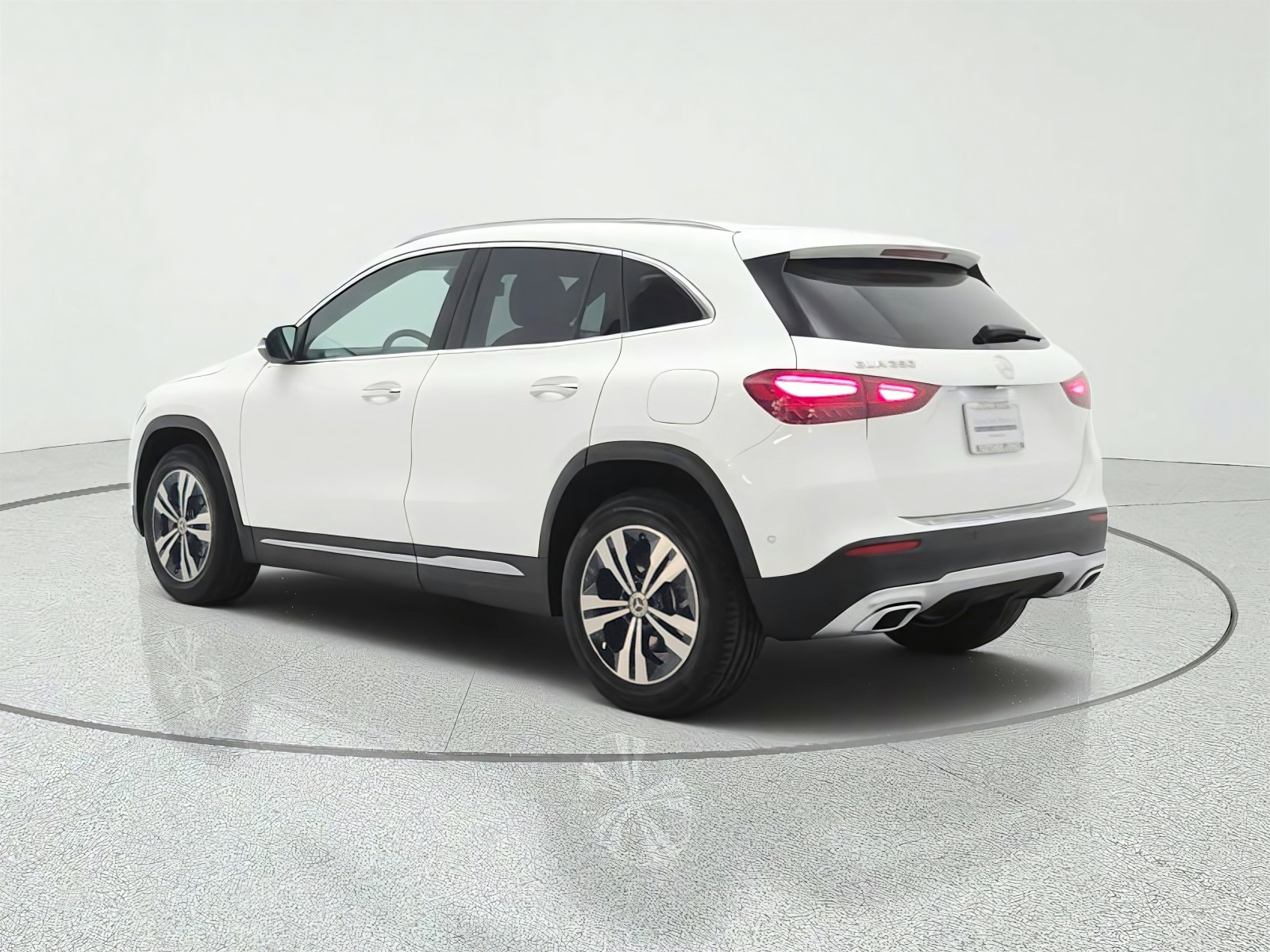 Used 2024 Polar White Mercedes-Benz GLA 250 SUV image 7