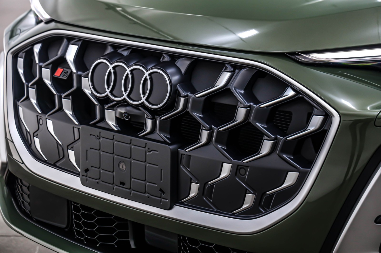 New 2025 District Green Metallic Audi Premium Plus 3.0 TFSI quattro image 13