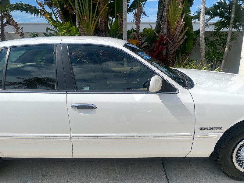 1995 Ford Crown Victoria LOW MILES 43,331 in , 