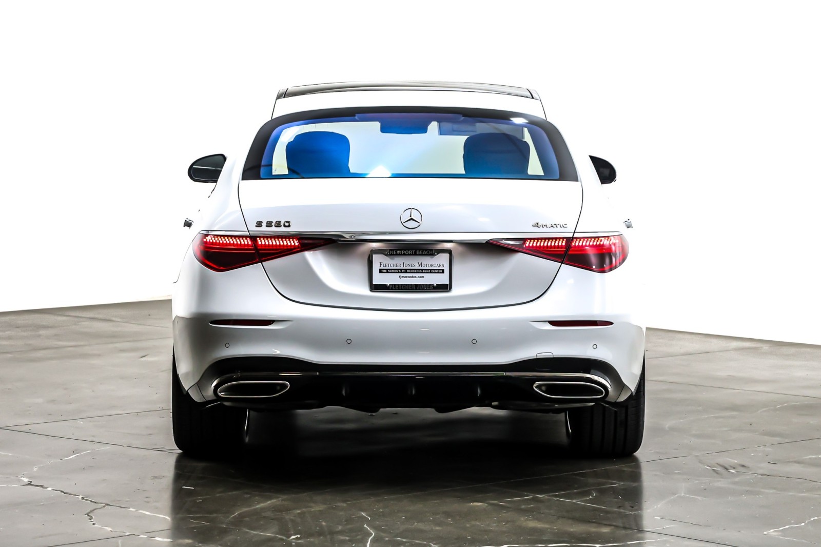 New 2025 MANUFAKTUR Moonlight White Metallic Mercedes-Benz S 580 image 3