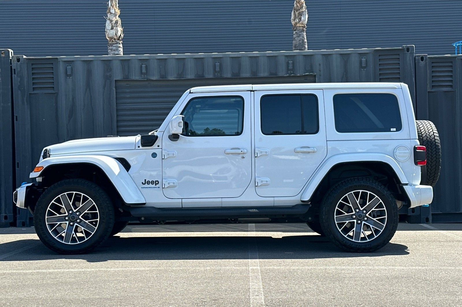 View vehicle photo 2