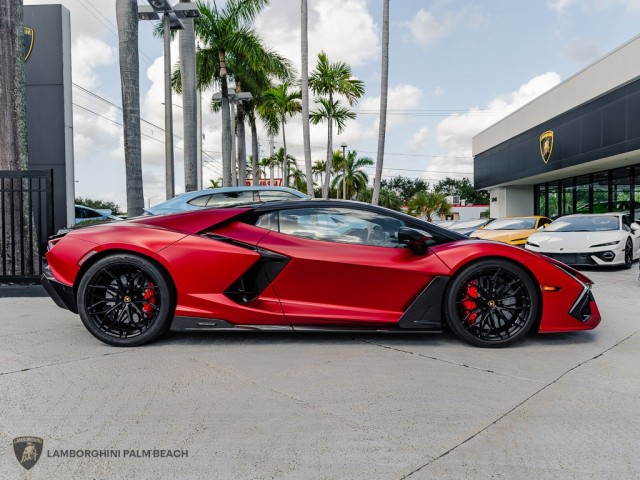 Lamborghini Revuelto