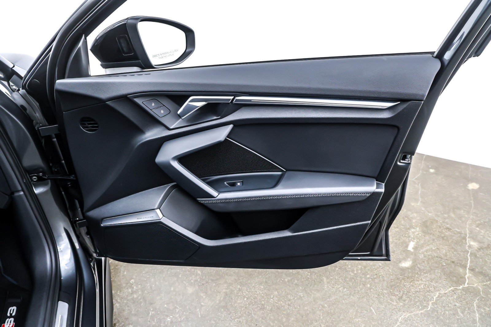 Used 2024 Daytona Gray Pearl Effect Audi Premium Plus 2.0 TFSI quattro image 25