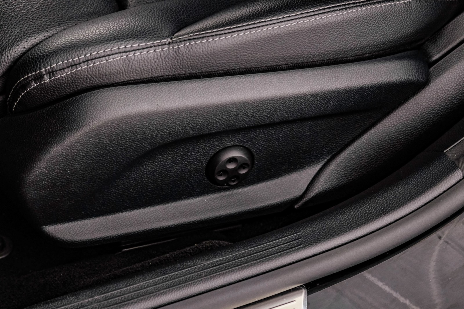 2015 Mercedes-Benz C300 SPORT BLIND SPOT ASSIST NAVIGATION LEATHER SEATS R 32