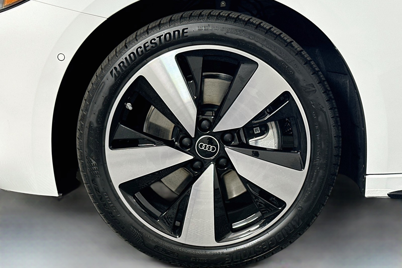 New 2026 Arkona White Audi Premium image 9