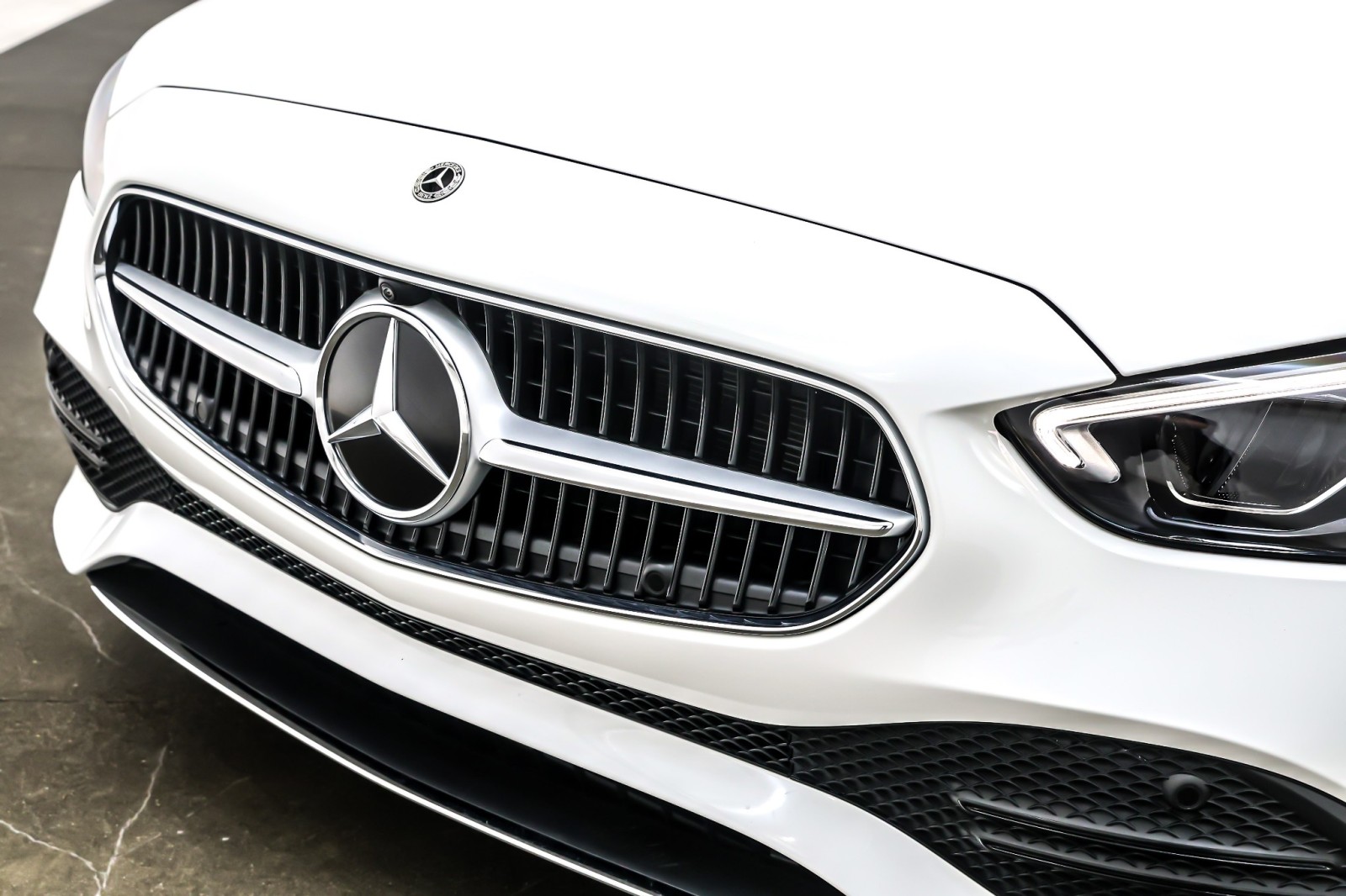 New 2025 Polar White Mercedes-Benz C 300 image 13