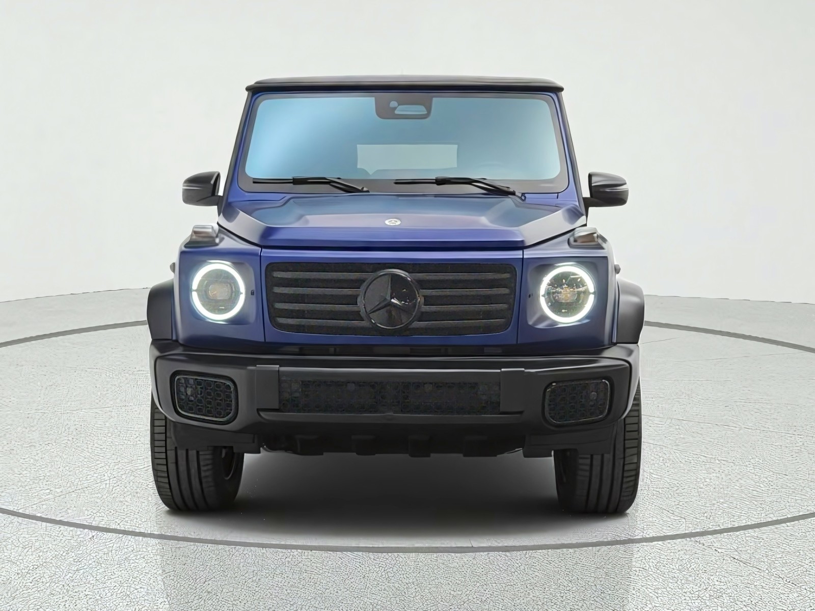 New 2027 MANUFAKTUR Exclusive Brilliant Blue Magno Mercedes-Benz G 580e SUV image 2