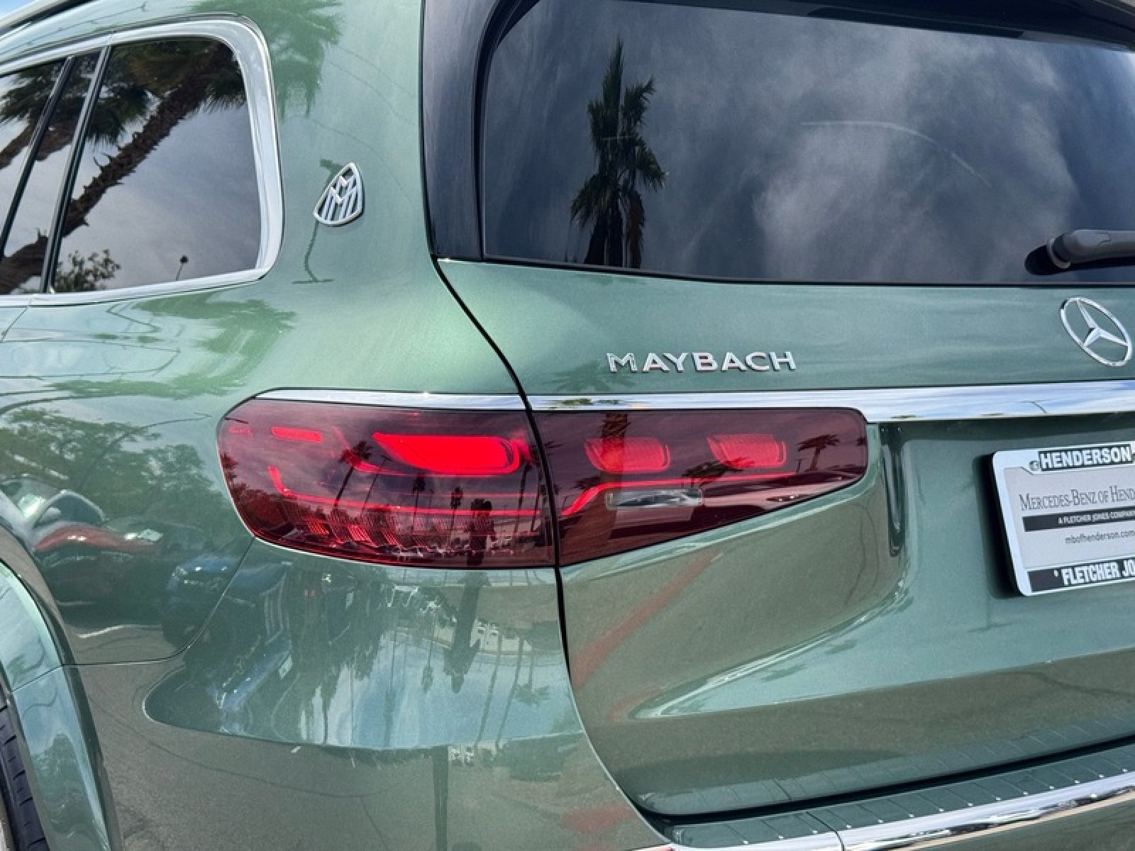 New 2026 MANUFAKTUR Ireland Mid Green Metallic Mercedes-Benz Maybach GLS 600 4MATIC® SUV image 18