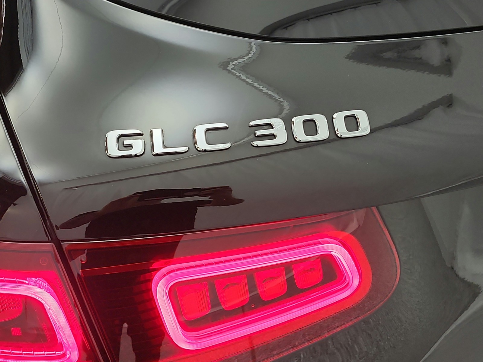 Used 2022 Black Mercedes-Benz GLC 300 SUV image 36