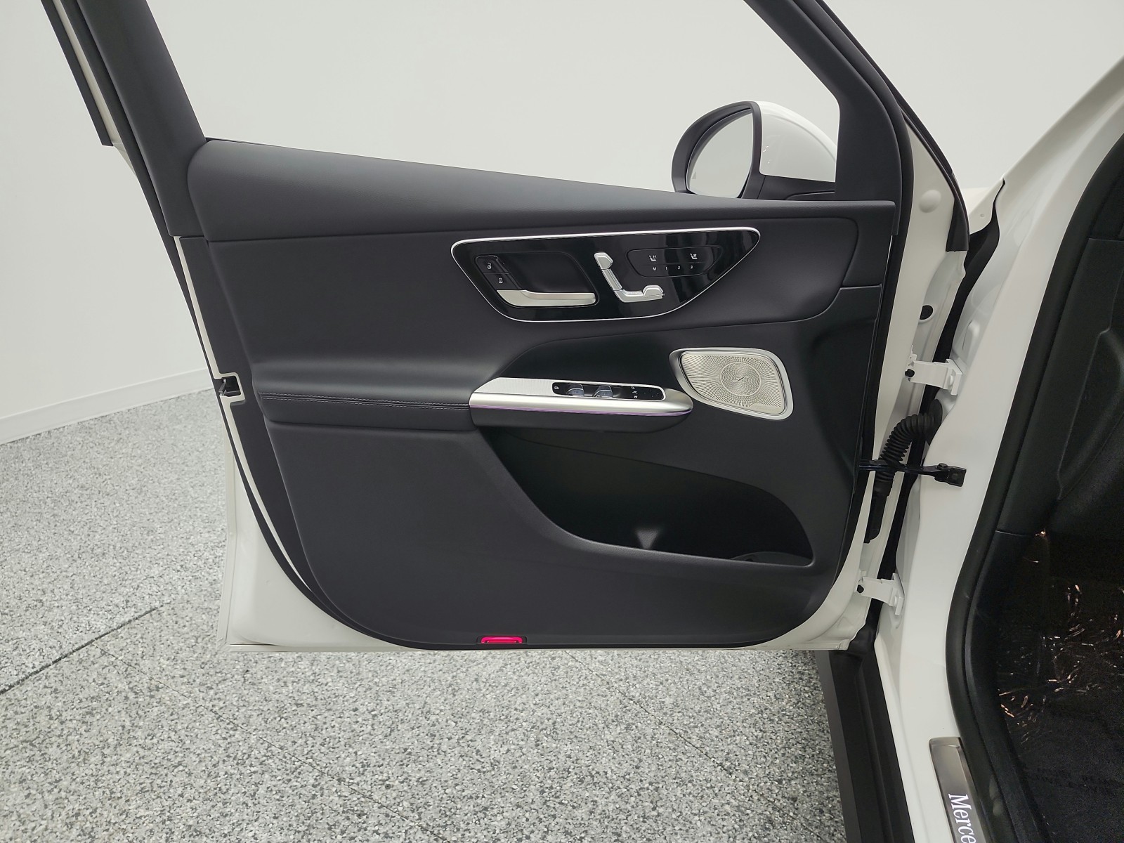 Certified Used 2025 Polar White Mercedes-Benz GLC 300 SUV image 11