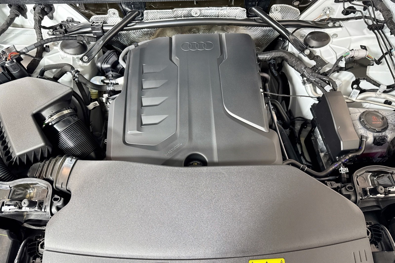 New 2025 Glacier White Metallic Audi Premium Plus 2.0 TFSI quattro image 27