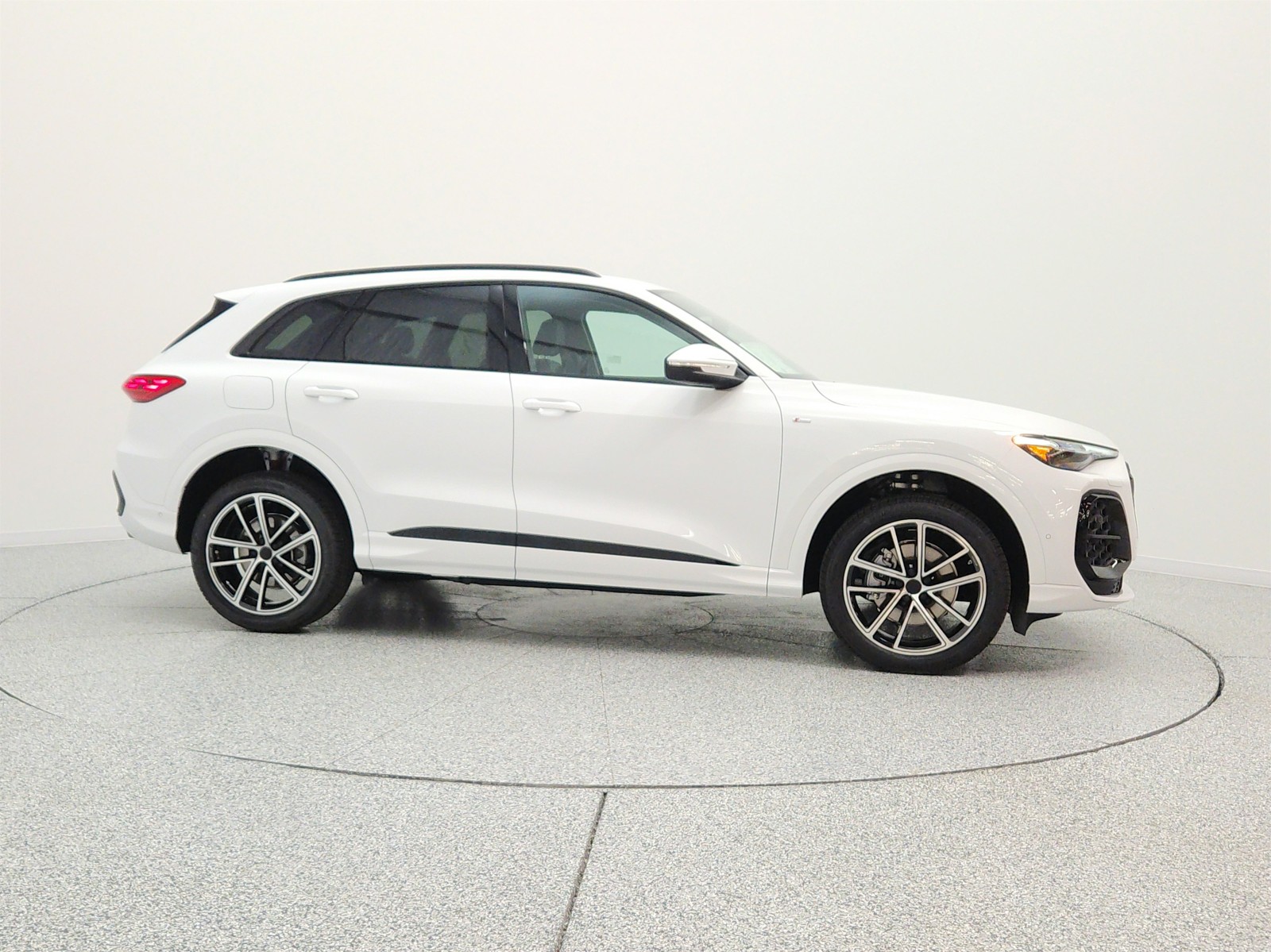 New 2026 Arkona White Audi Premium Plus 2.0 TFSI quattro image 4