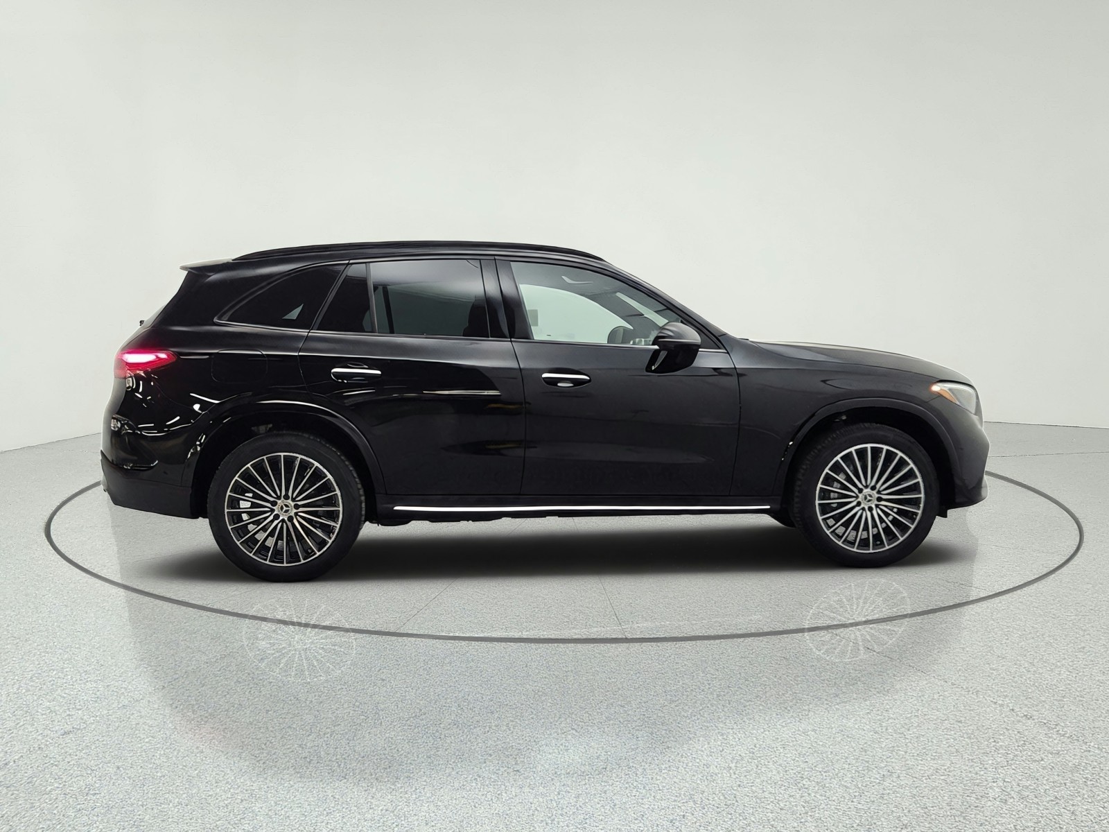 New 2026 Black Mercedes-Benz GLC 300 SUV image 4