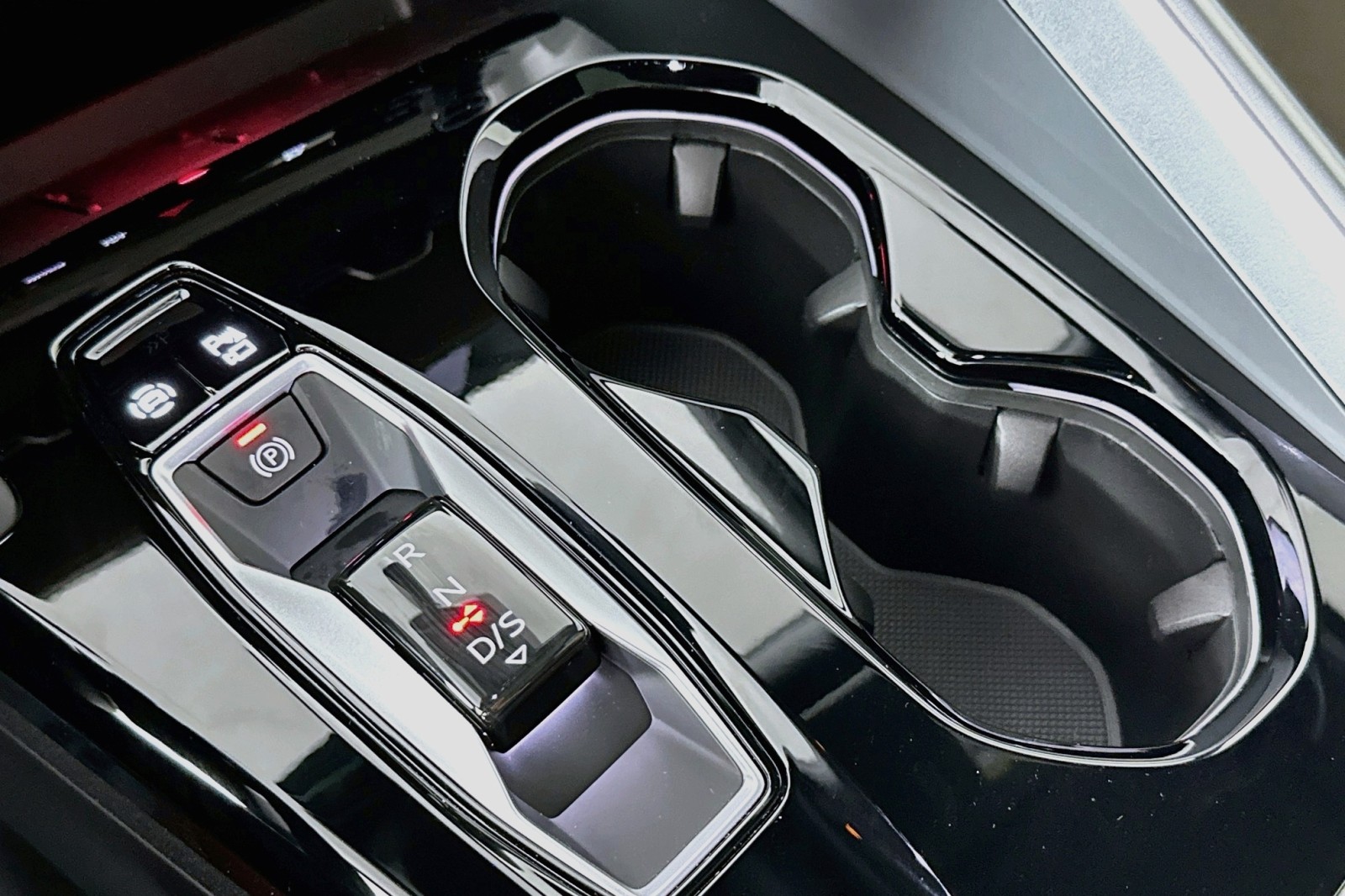New 2026 Tambora Gray Metallic Audi Premium image 7