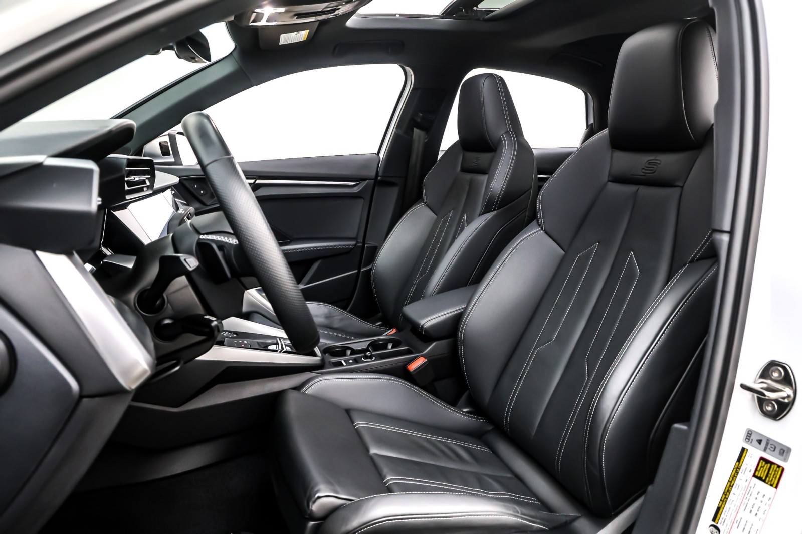 Used 2023 Glacier White Metallic Audi Premium Plus 2.0 TFSI quattro image 18