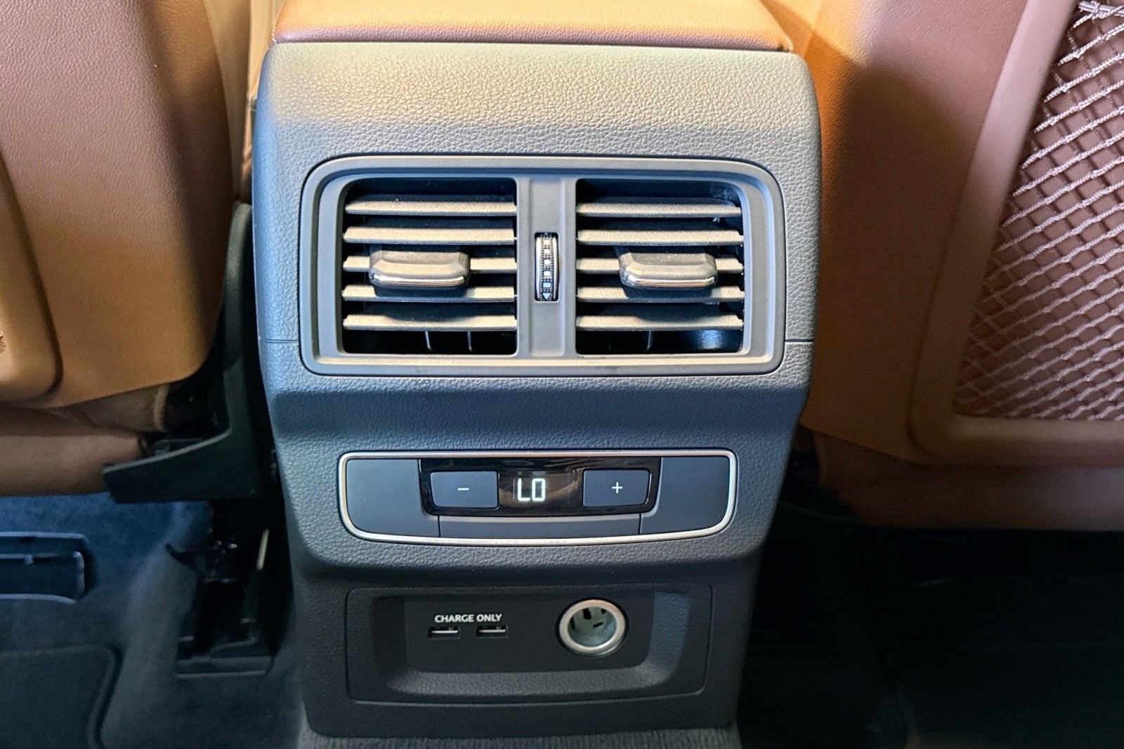 Used 2022 FLORETTE SILVER Audi S line Premium image 24