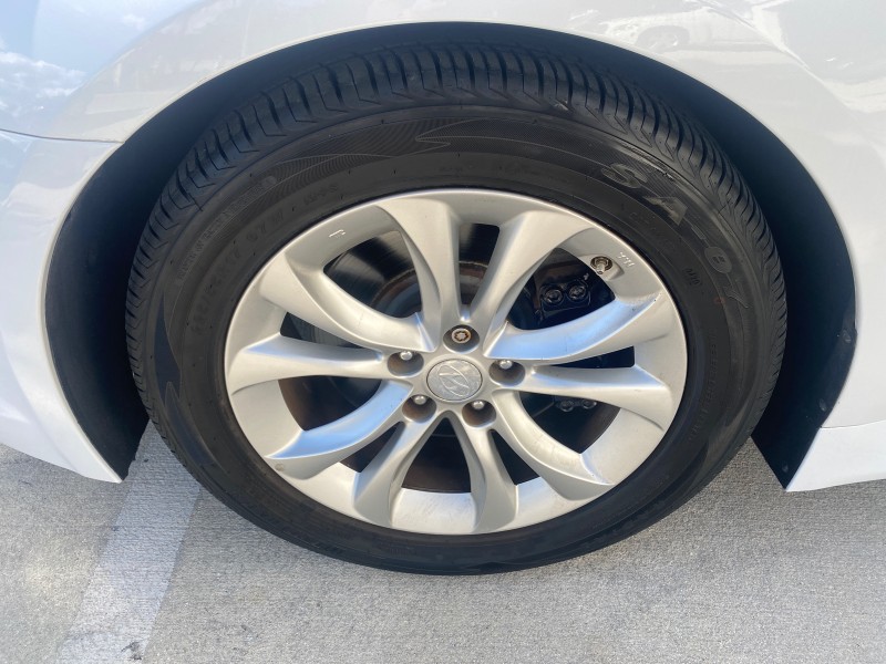 2013 Hyundai Genesis 3.8L LOW MILES 33,576 in , 