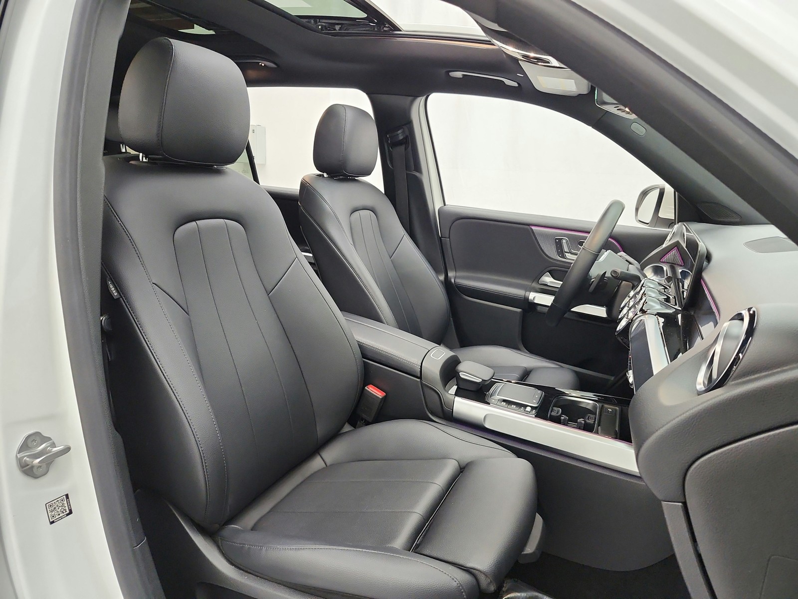 Used 2021 Polar White Mercedes-Benz GLB 250 4MATIC® SUV image 20