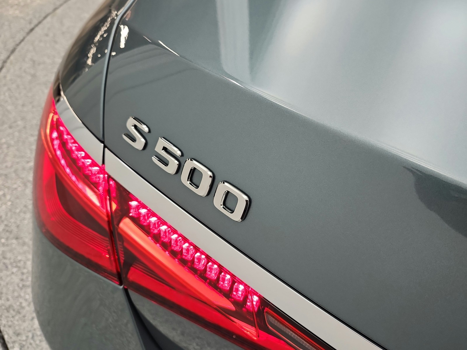 New 2026 Verde Silver Metallic Mercedes-Benz S 500 image 23