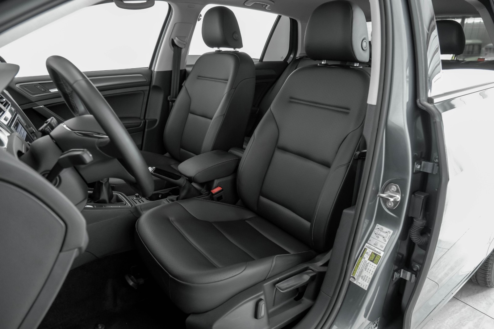 2021 Volkswagen Golf TSI BLIND SPOT ASSIST SUNROOF LEATHER HEATED SEATS 34