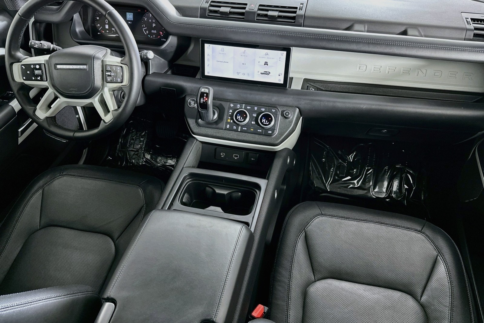 Used 2024 Fuji White Land Rover X-Dynamic SE image 6