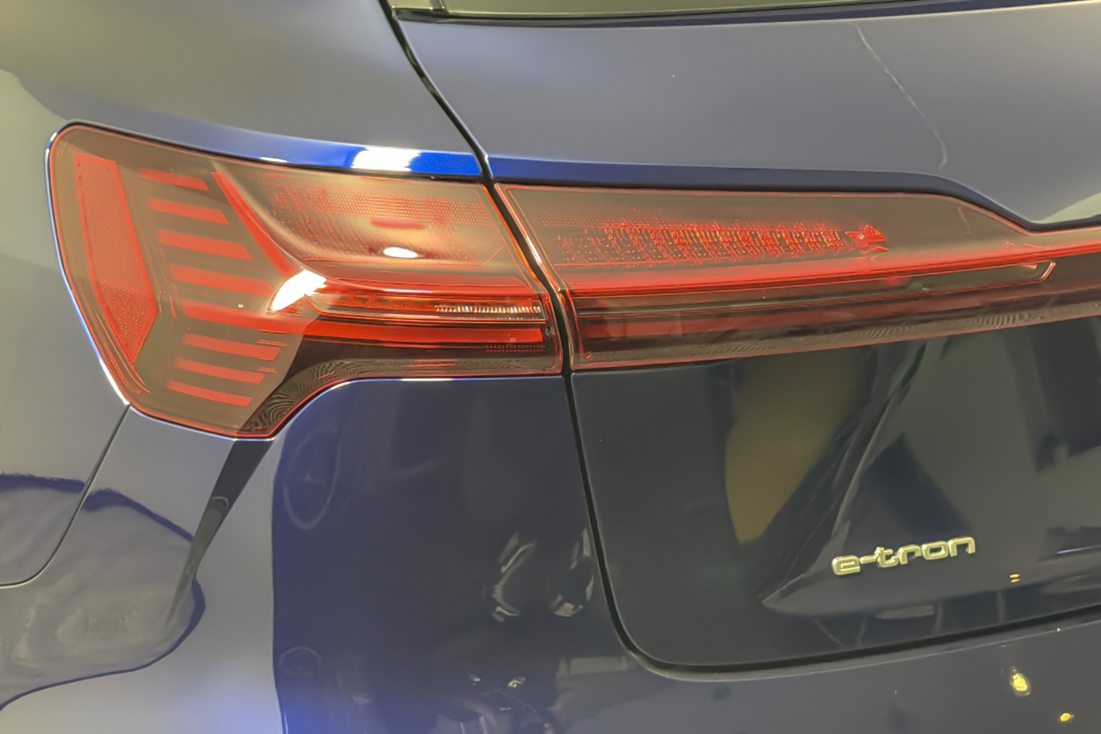 Used 2022 Navarra Blue Metallic Audi Premium quattro image 27