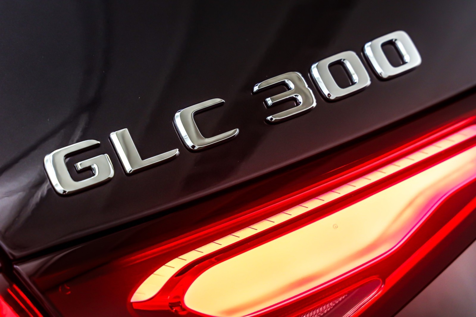 New 2026 Graphite Grey Metallic Mercedes-Benz GLC 300 image 9