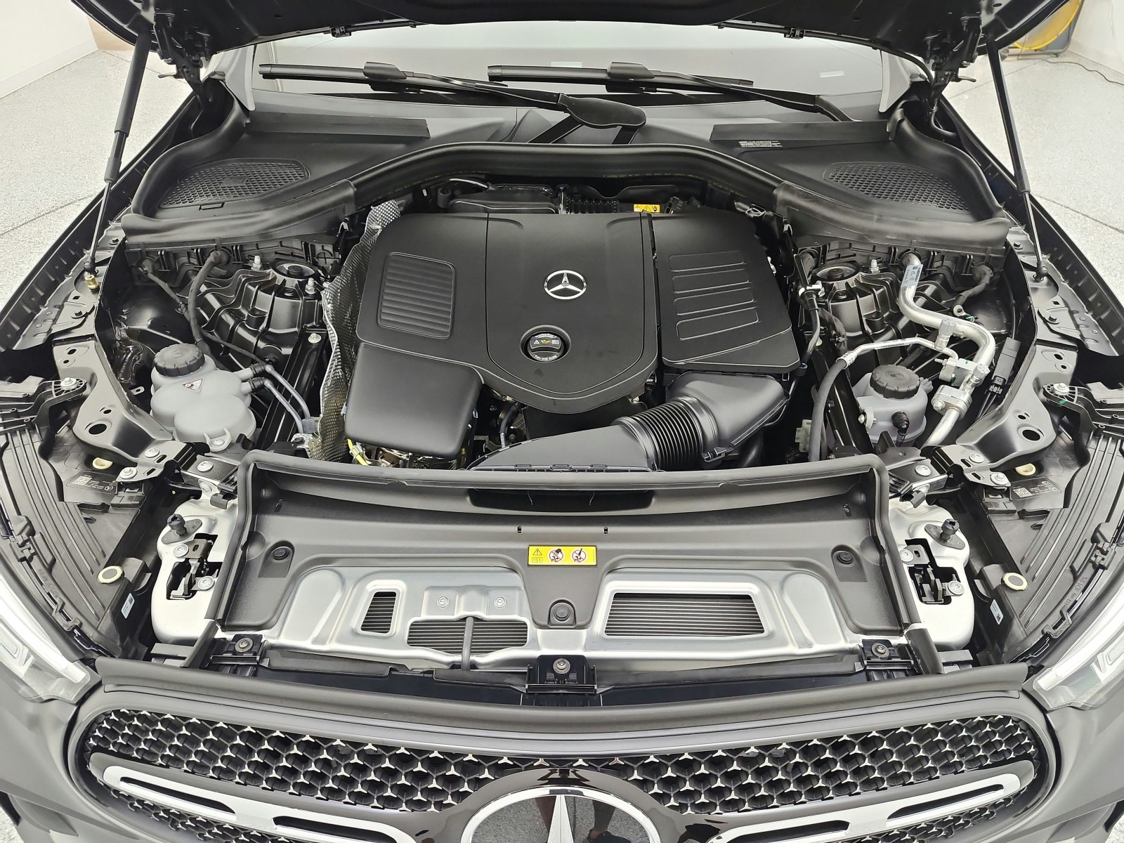 New 2027 MANUFAKTUR Graphite Grey Magno Mercedes-Benz GLC 300 SUV image 12