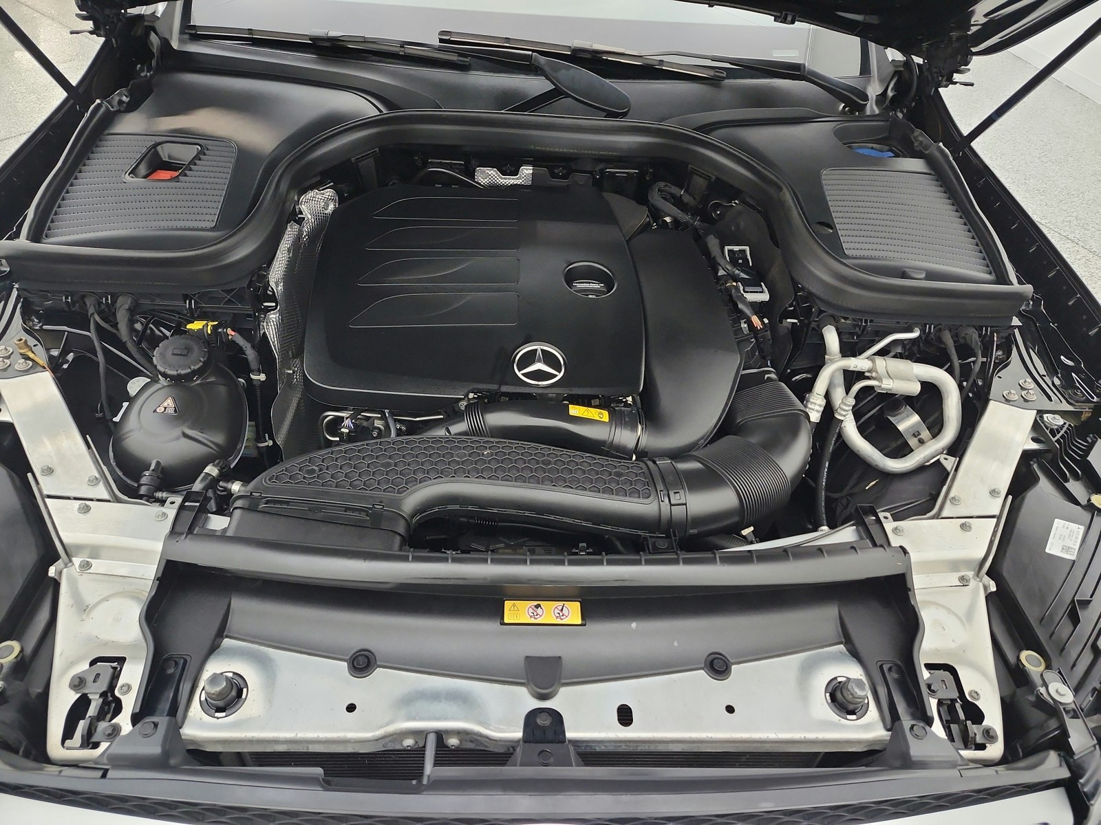 Used 2022 Black Mercedes-Benz GLC 300 SUV image 16