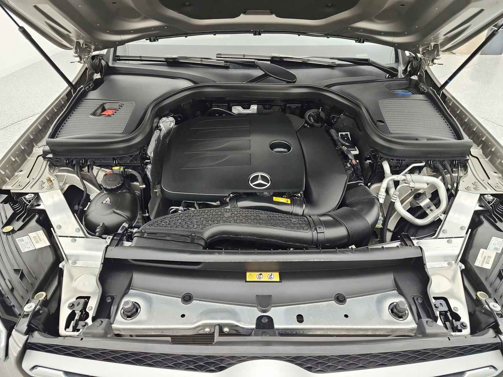 Used 2022 Mojave Silver Metallic Mercedes-Benz GLC 300 SUV image 23