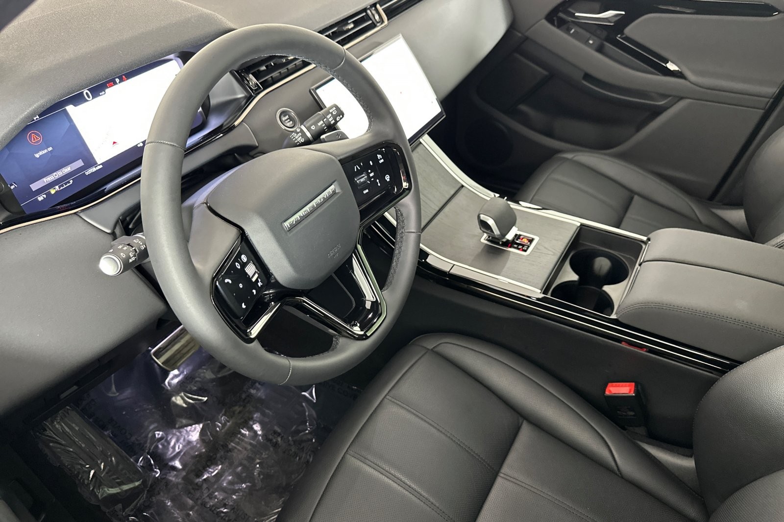 Used 2024 Fuji White Land Rover Dynamic SE AWD image 9