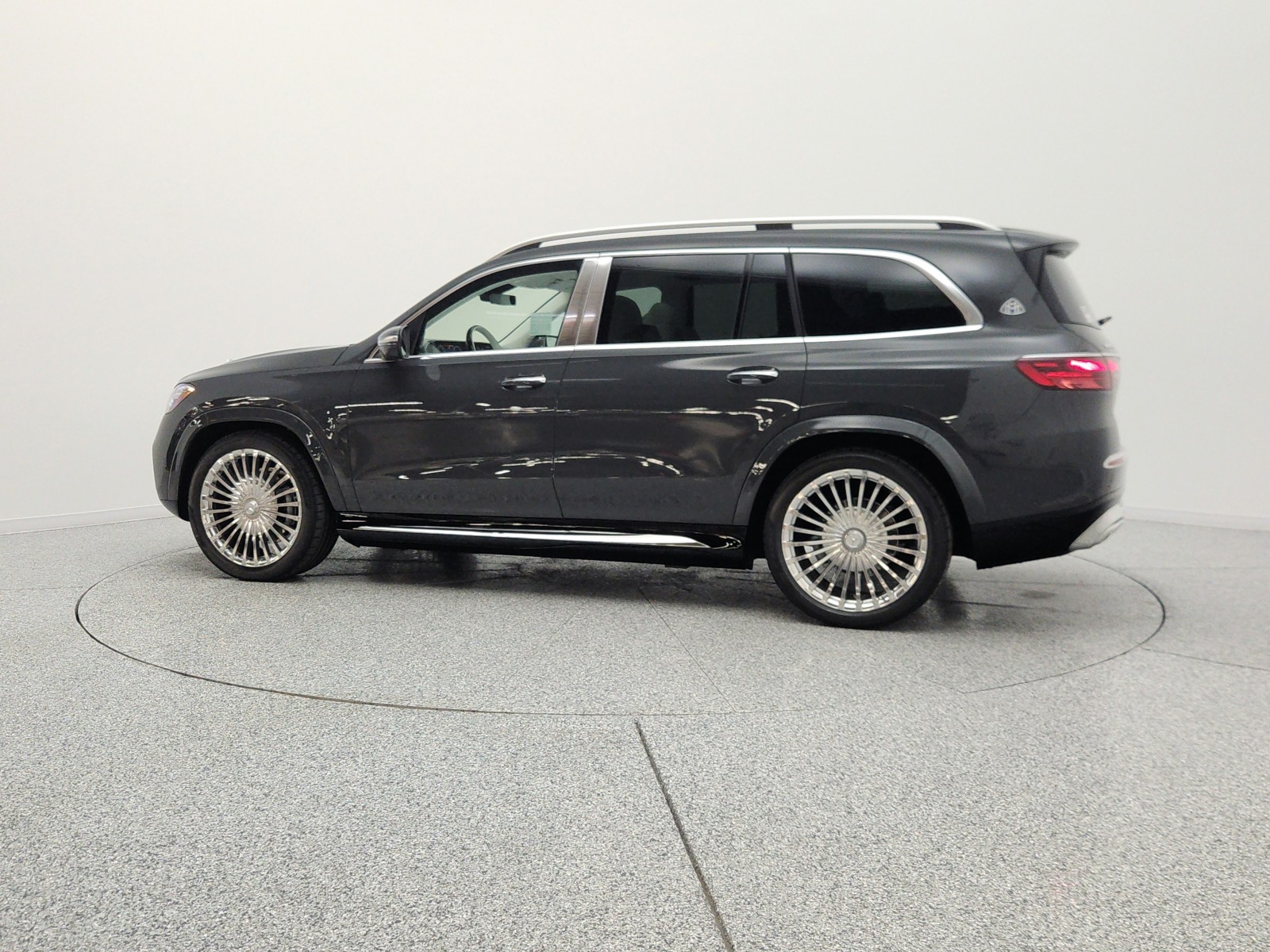 New 2026 MANUFAKTUR Signature Silicon Grey Mercedes-Benz Maybach GLS 600 4MATIC® SUV image 8