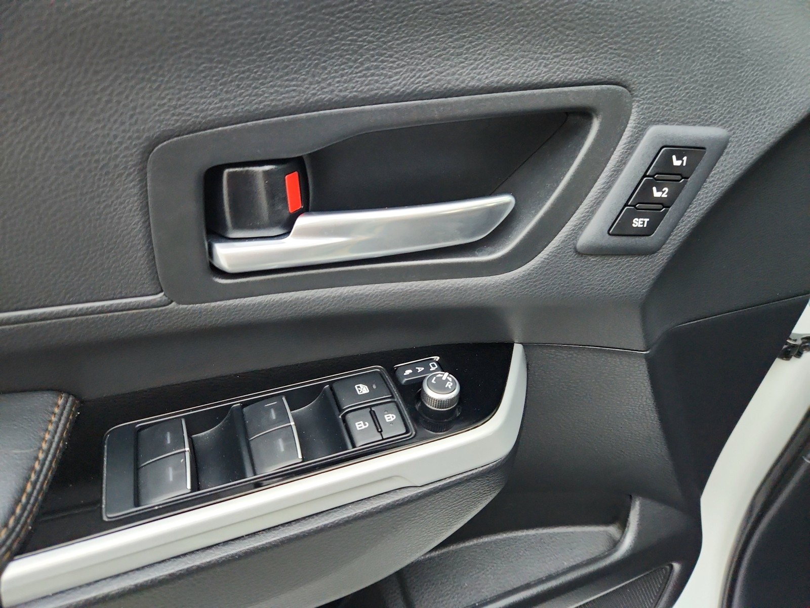 Used 2025 WINDCHILL PEARL Toyota Rear-Entry handicap Conversions 5 PASSENGER image 25
