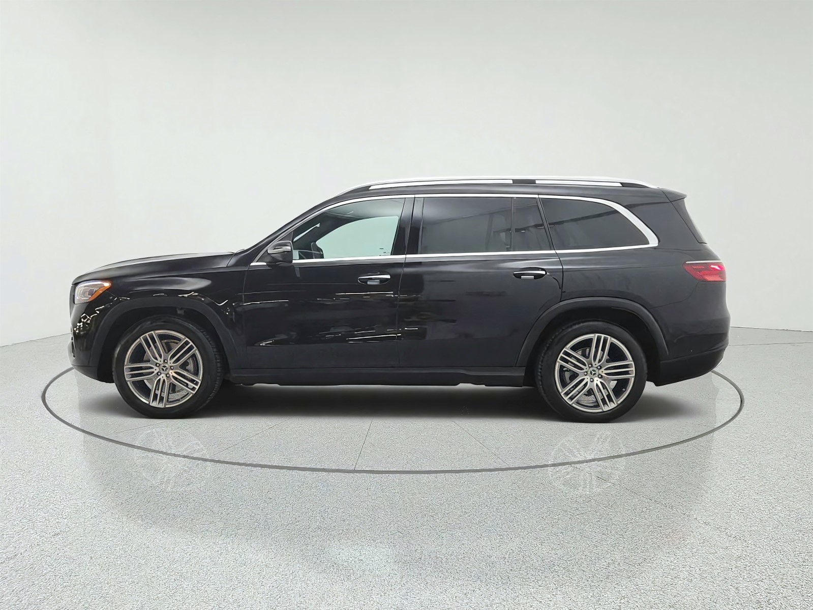 Certified Used 2026 Obsidian Black Metallic Mercedes-Benz GLS 450 4MATIC® SUV image 8