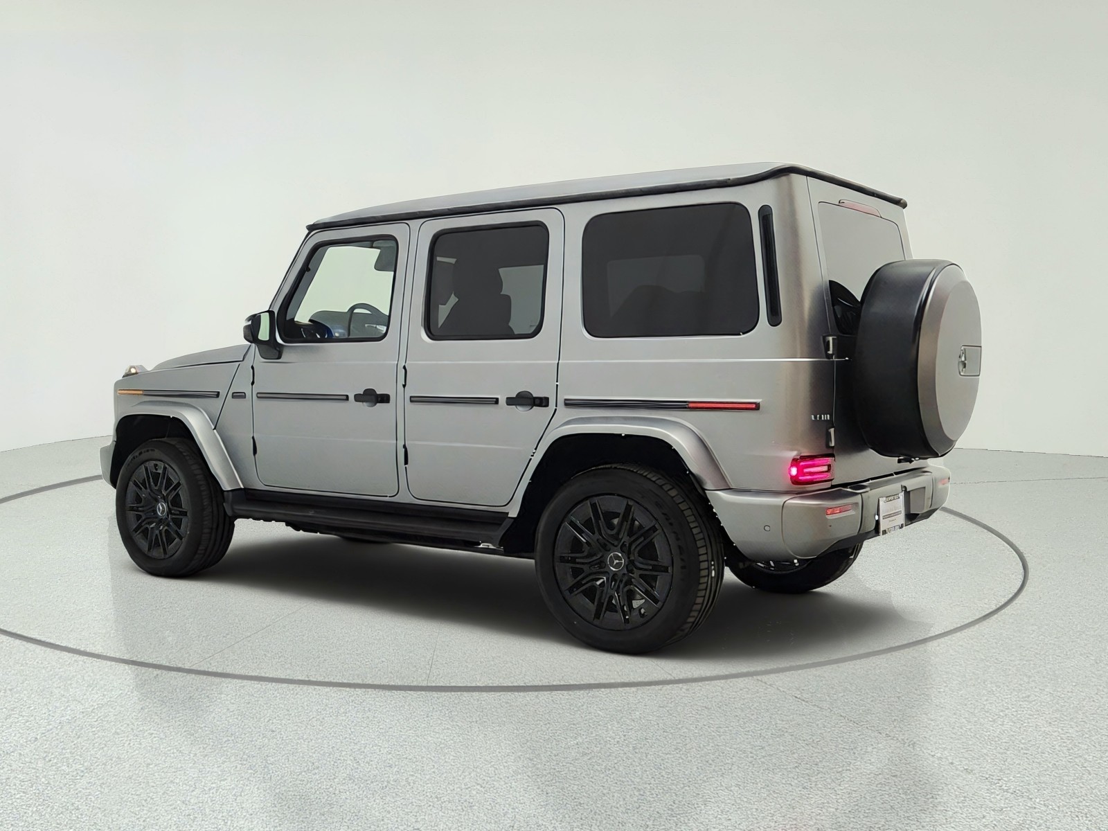 New 2027 MANUFAKTUR Platinum magno Mercedes-Benz G 580e SUV image 7