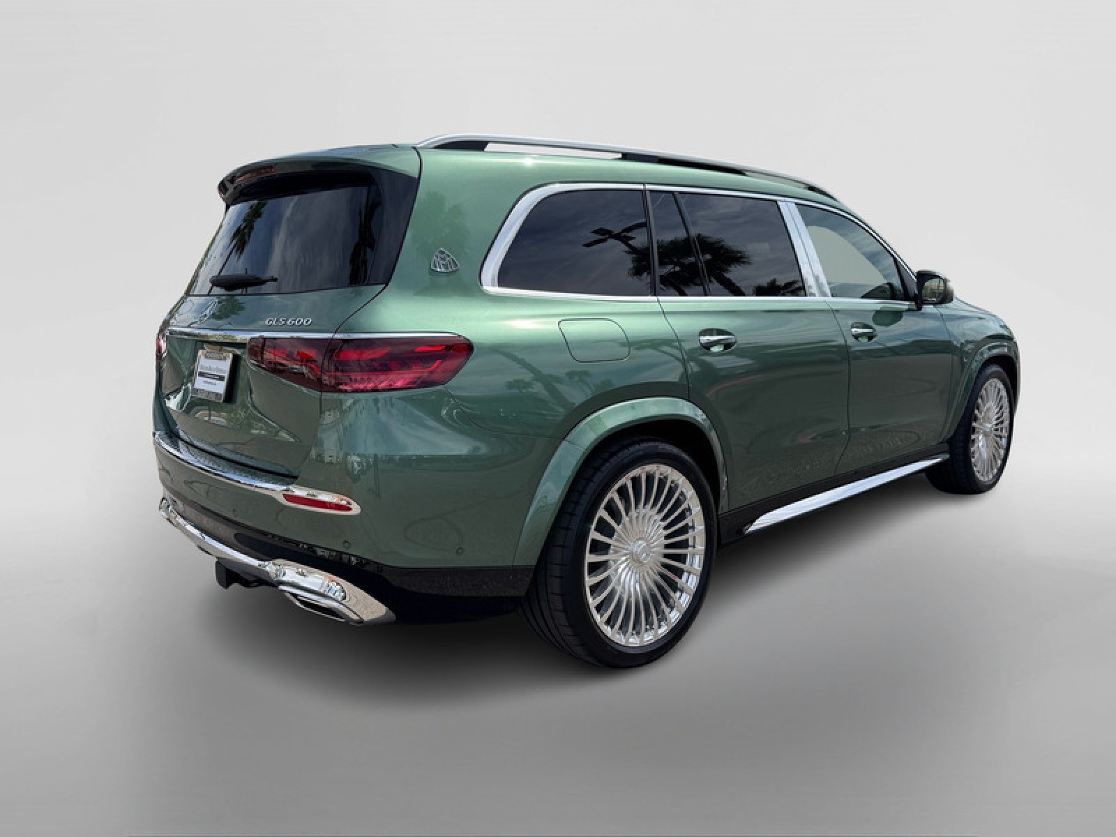 New 2026 MANUFAKTUR Ireland Mid Green Metallic Mercedes-Benz Maybach GLS 600 4MATIC® SUV image 5