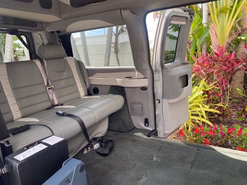 2013 GMC SAVANA HI TOP CONVERSION HANDICAP LIFT LOW MILES 24,857 in , 