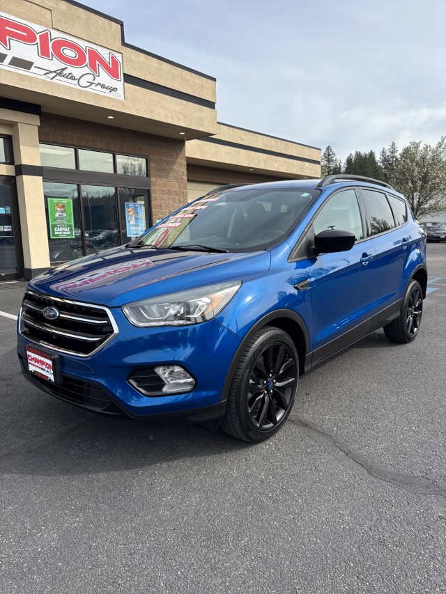 Lightning Blue Metallic 2017 Ford Escape SE AWD SUV / Crossover All-Wheel Drive Automatic