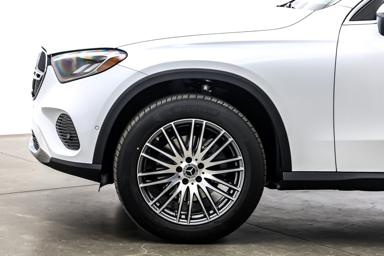 New 2026 MANUFAKTUR Moonlight White Metallic Mercedes-Benz GLC 300 image 10