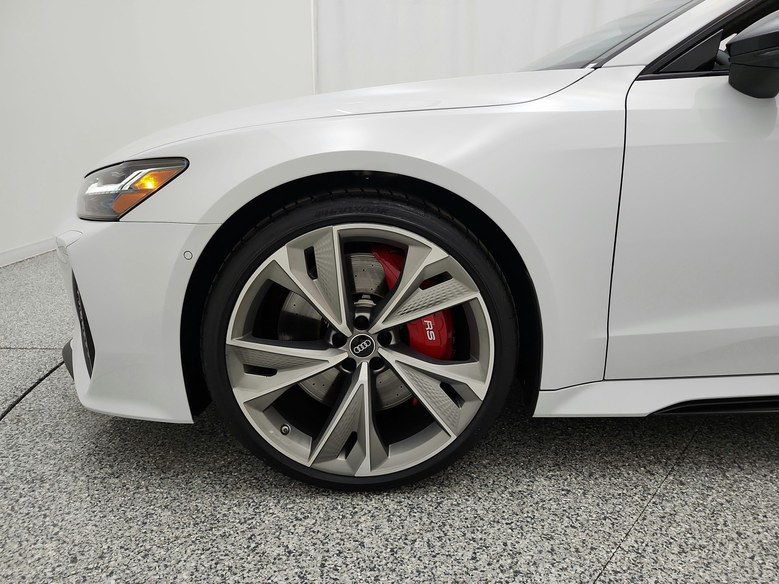 Used 2023 Glacier White Metallic Audi 4.0 TFSI quattro image 17